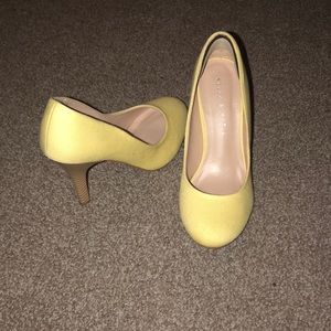 Size 7 yellow heels